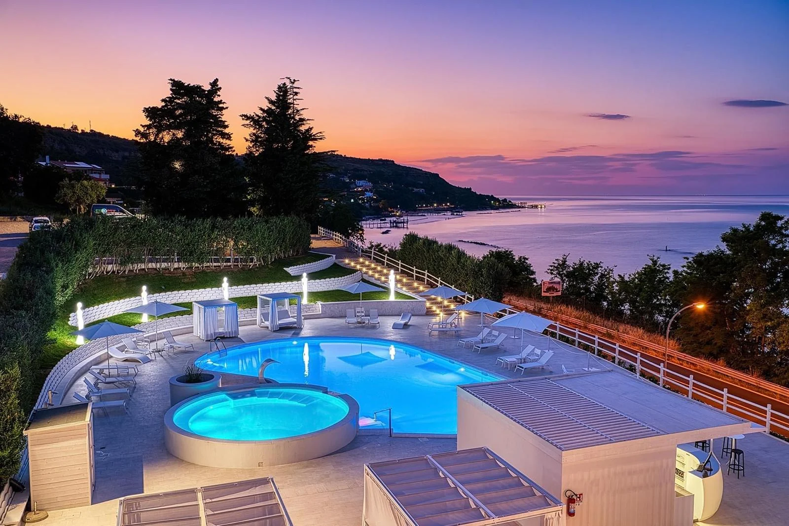 Piscina di Terrazza Setterose al tramonto